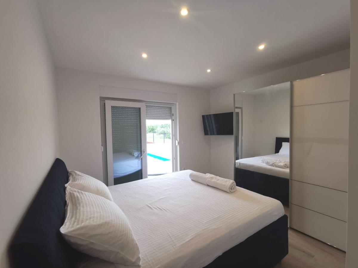 Mare E Monti With Heated Pool Villa Umag